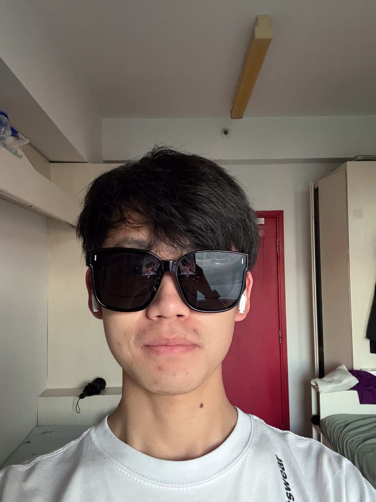 临走之前带个墨镜装酷哈哈哈